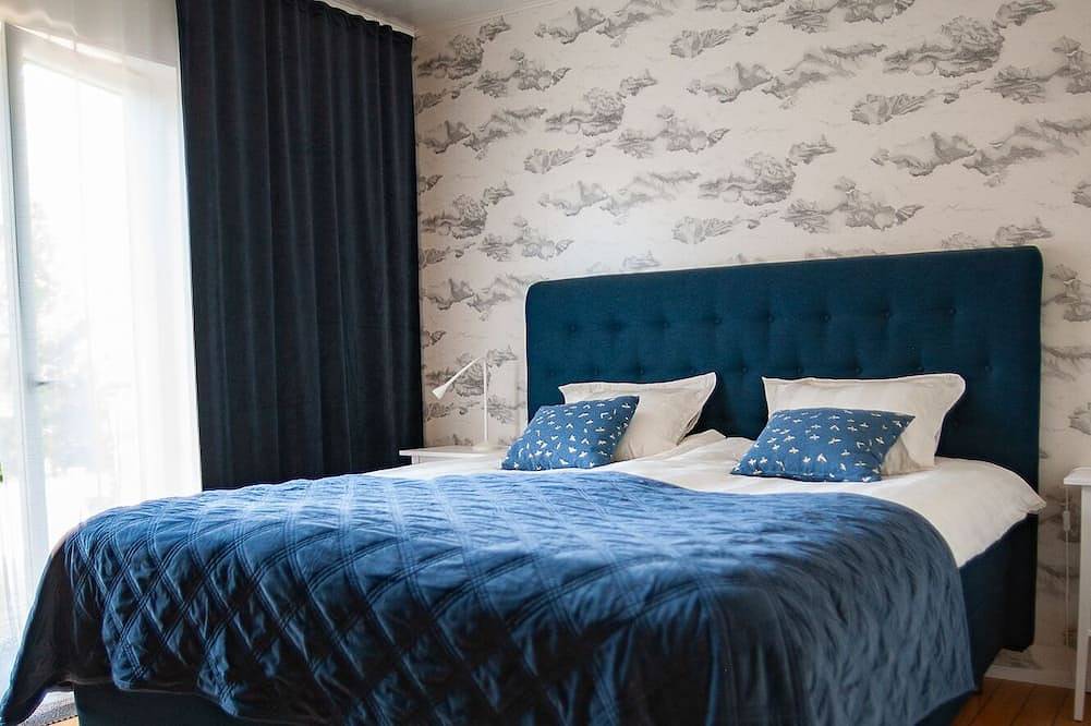 Grosses modernes Ferienhaus mitten im Wald und am See mit riesiger Terrasse in Emmaboda und Umgebung