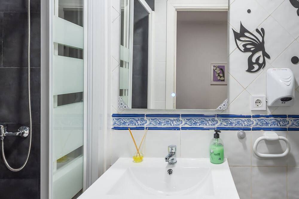 Entire apartment, Downtown Comfortable Apartment Gran Vía | 016 in Centro (Madrid), Madrid