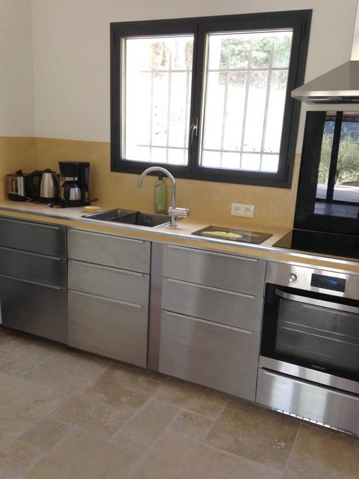 Location de vacances pour 4 personnes, avec piscine ainsi que vue et jardin à Belgentier - 4