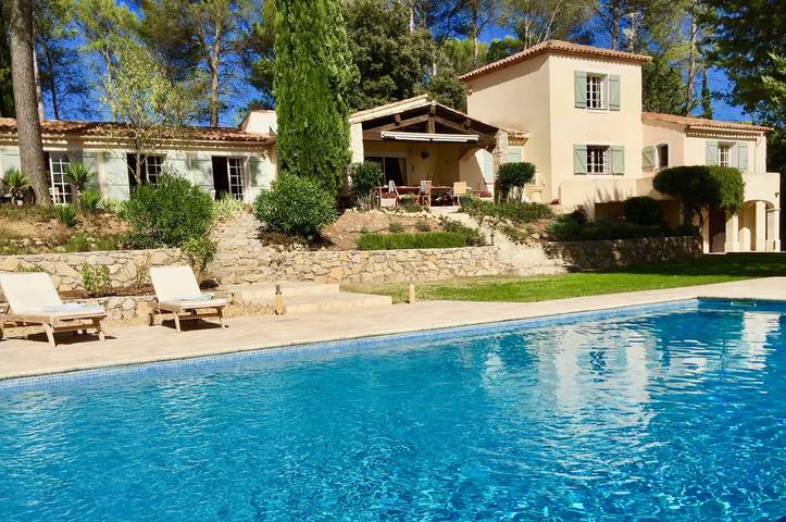 Gîte pour 10 personnes, avec piscine et jacuzzi