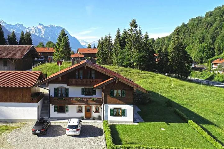 Ferienwohnung für 4 Personen, mit Terrasse und Ausblick in Wallgau - 2