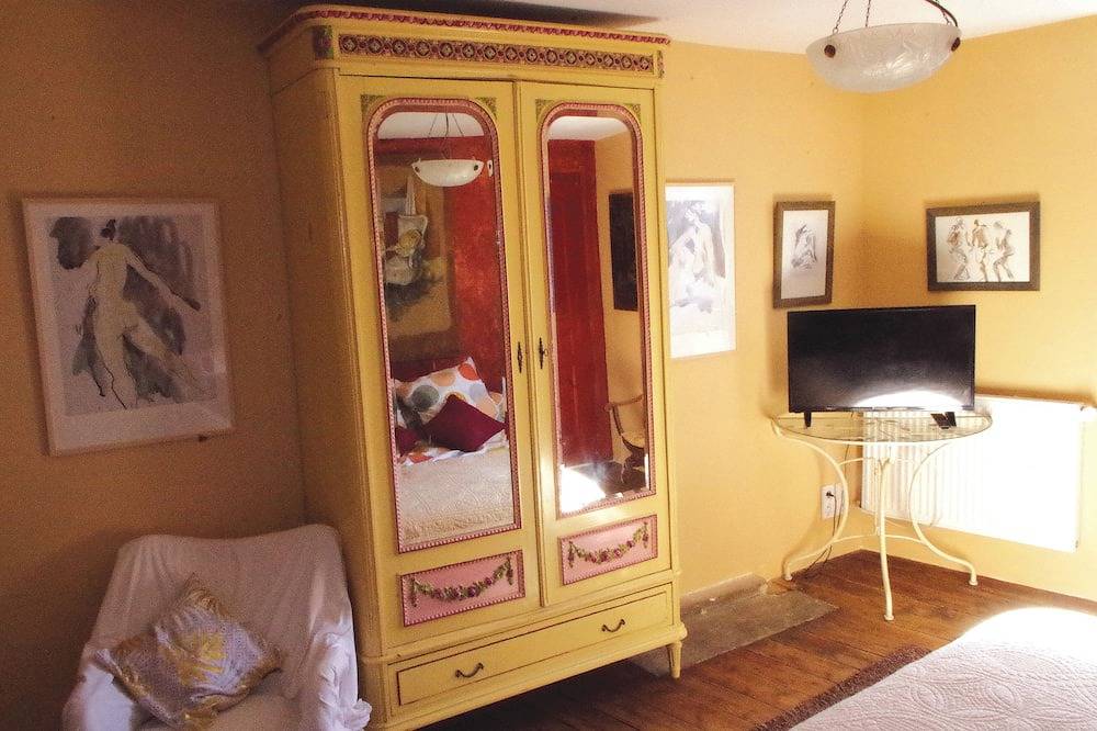 Appartement entier, L'îlot Bleu Appartement T1 Dans une Maison D'artiste in Quimperlé, Région de Quimper
