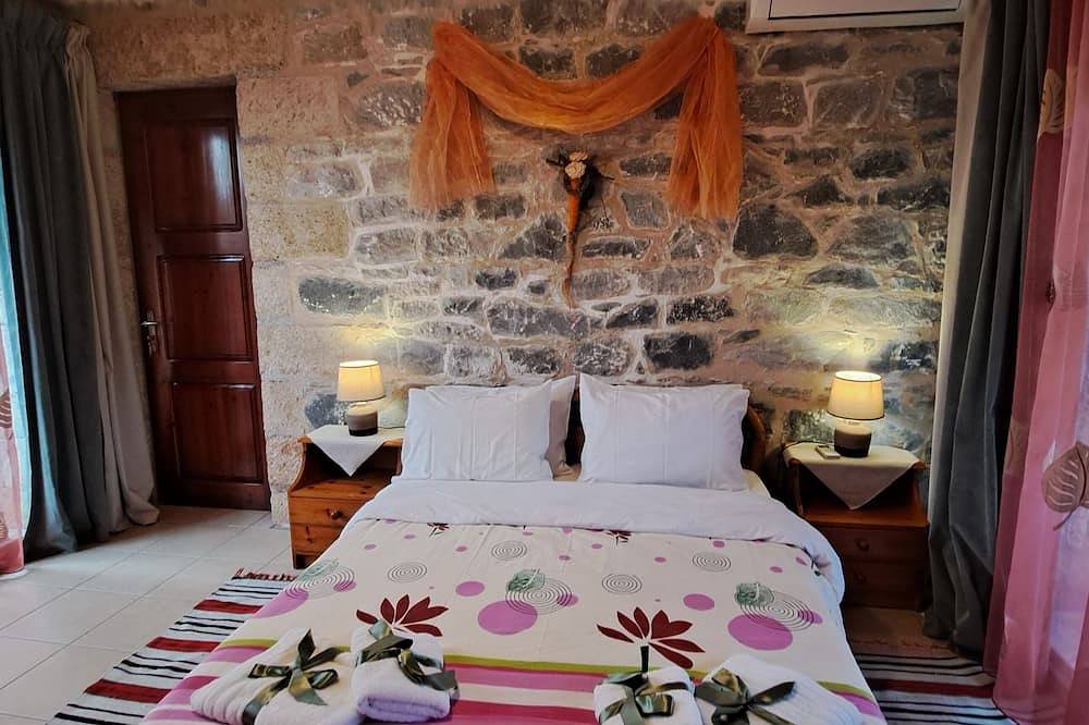 Liefdevol ingerichte, gezinsvriendelijke, afgelegen, natuursteen bungalow in Stoupa, Messenia