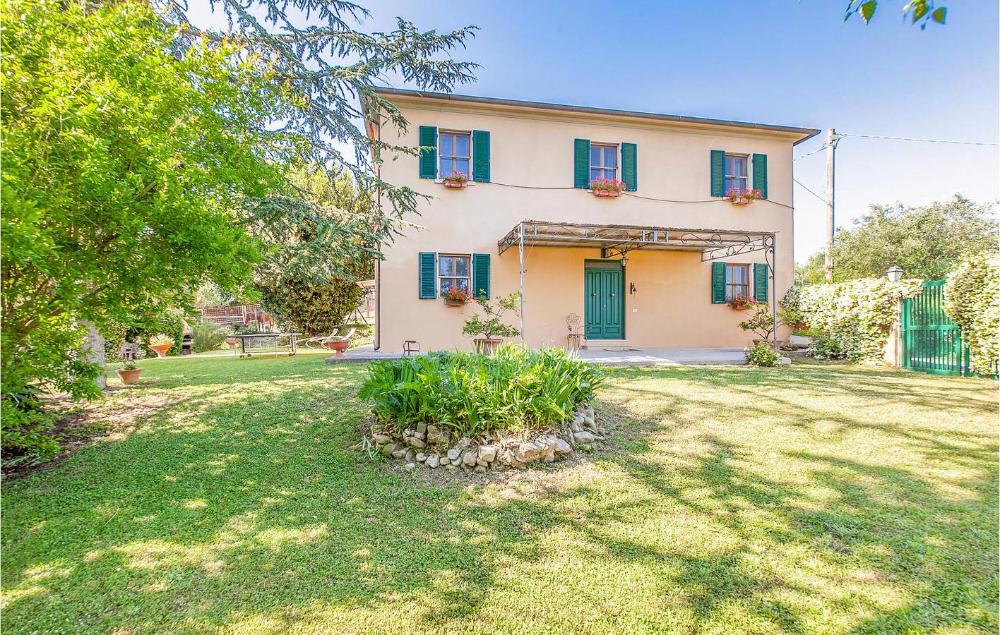 Crespina Appartement met Zwembad & WiFi in Crespina Lorenzana, Colline Pisane
