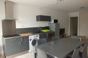 Gîte pour 4 personnes, avec terrasse ainsi que jardin et piscine dans Sainte-Lucie de Porto-Vecchio