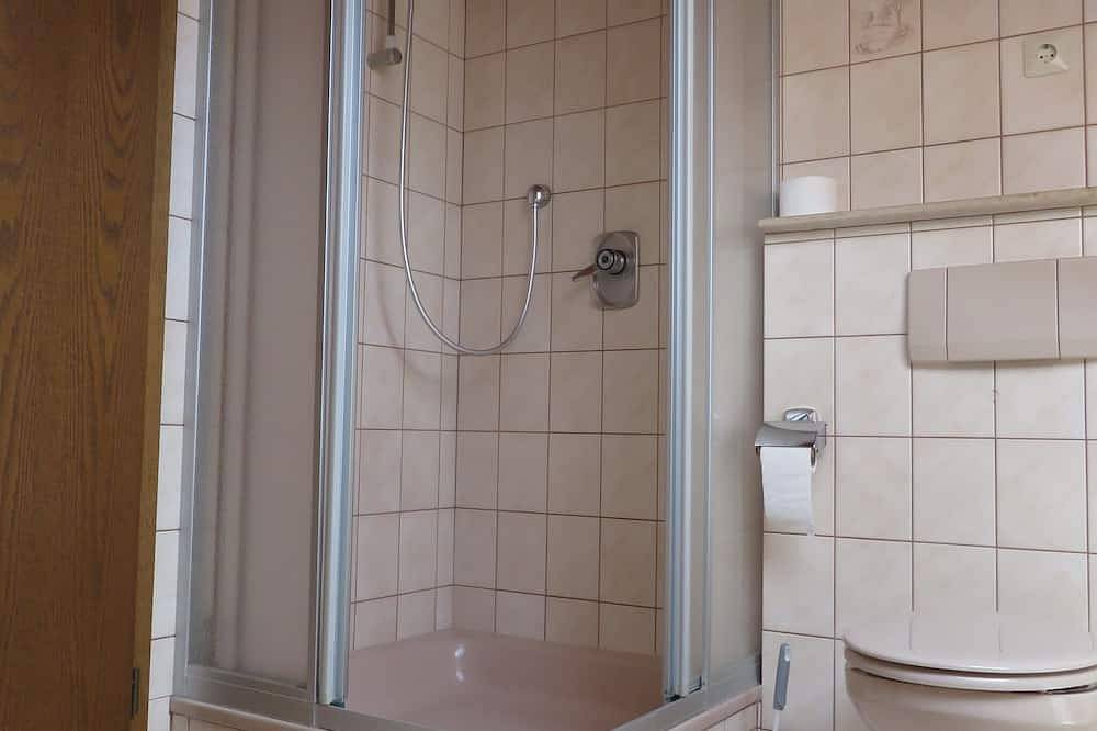 Ganze Wohnung, Gemütliche Ferienwohnung (70qm) mit Parkplatz und Supermarkt vor Ort in Igersheim, Taubertal