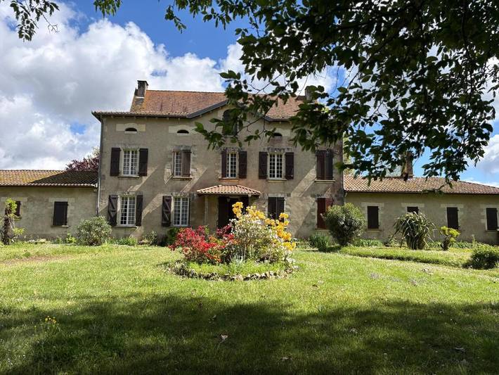 Gîte pour 4 personnes, avec piscine ainsi que jacuzzi et jardin, animaux acceptés à Gamarde-les-Bains