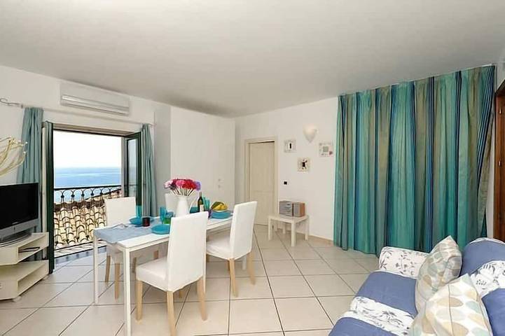 Appartement entier, Ciliegia by Amalfivacation.it - Sea View, Few Steps from the Beach in Minori, Sorrento Coast
