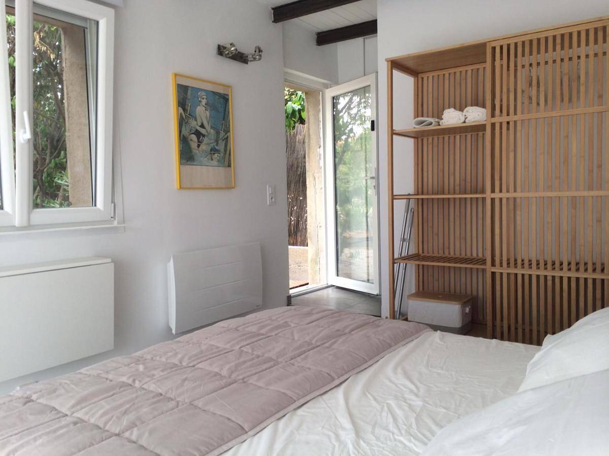 Chambre indépendante avec terrasse privée et piscine in Nîmes, Région de Nîmes