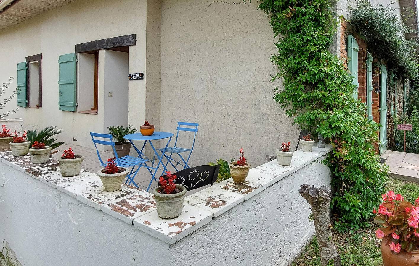 Appartement confortable avec Wi-Fi, piscine, parking et jardin in Mauléon-d'Armagnac, Gers