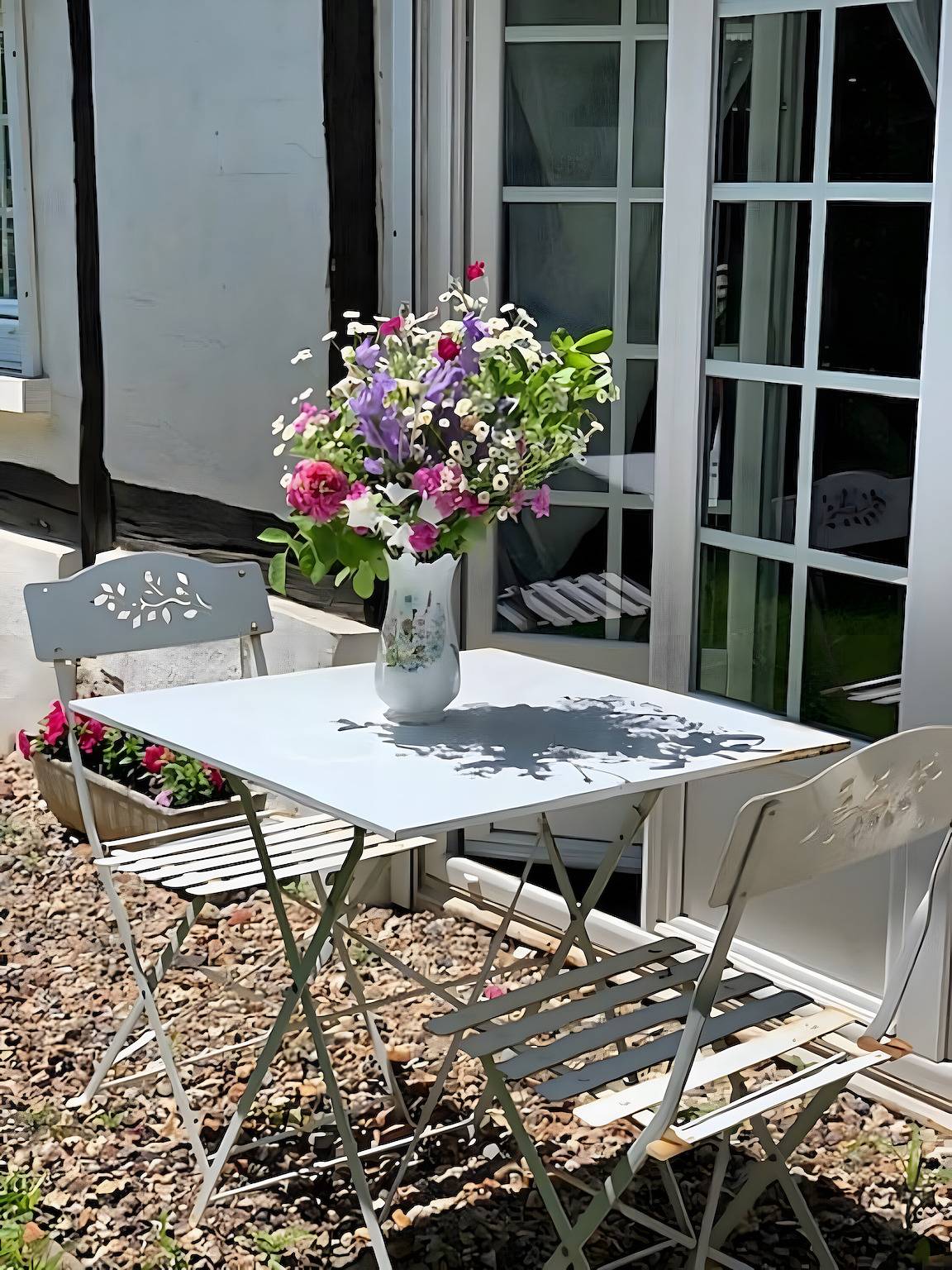 Guest House 'Marie Antoinette' with Private Pool, Private Terrace and Wi-Fi in Suzay, Les Andelys region
