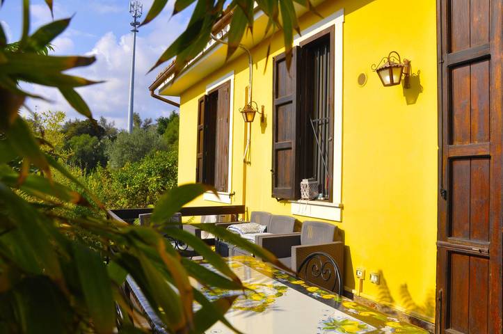 Charming Villa with Lemon Garden Near Lido di Noto Beach in Lido di Noto, Noto region
