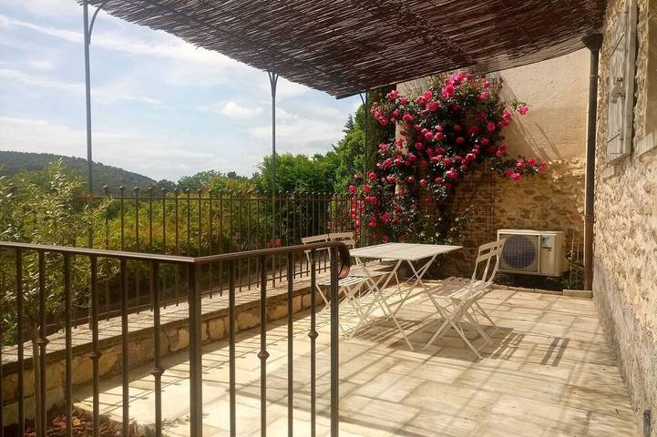 Gîte pour 2 personnes, avec piscine ainsi que jardin et jacuzzi