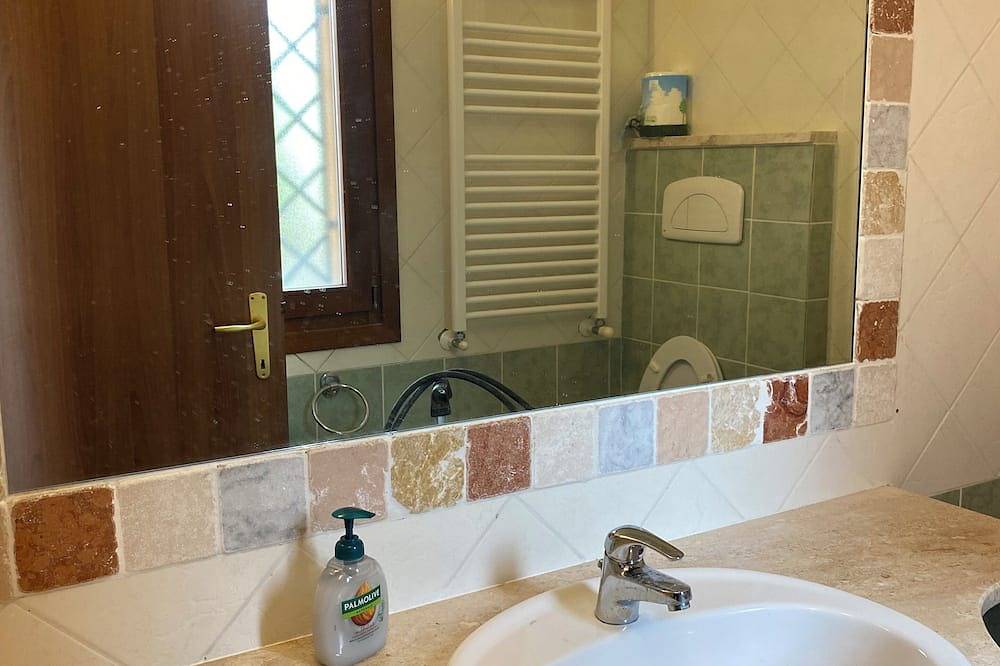 Casa Sardaigne à Bonne Distance des Grands Flux Touristiques de L'été in Sarroch, Cagliari Provinz