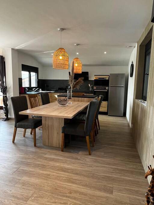 Chalet moderne au bord d'un lac in Saint-Sauveur-lès-Bray, Seine-et-Marne