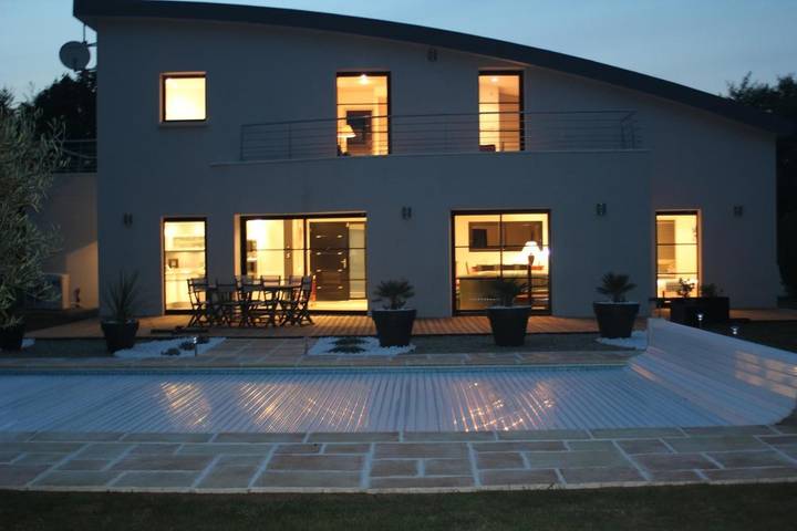 Location de vacances pour 10 personnes, avec jardin ainsi que jacuzzi et piscine à Gouesnach - 4