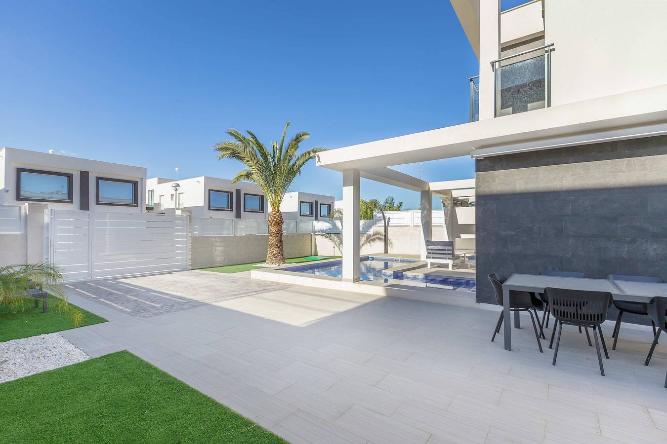Vacation Home "Casa Bos Dolphin Pool Jacuzzi 6P" with Wi-Fi, A/C, Balcony, Terrace & Garden in Santa Pola, Costa Blanca