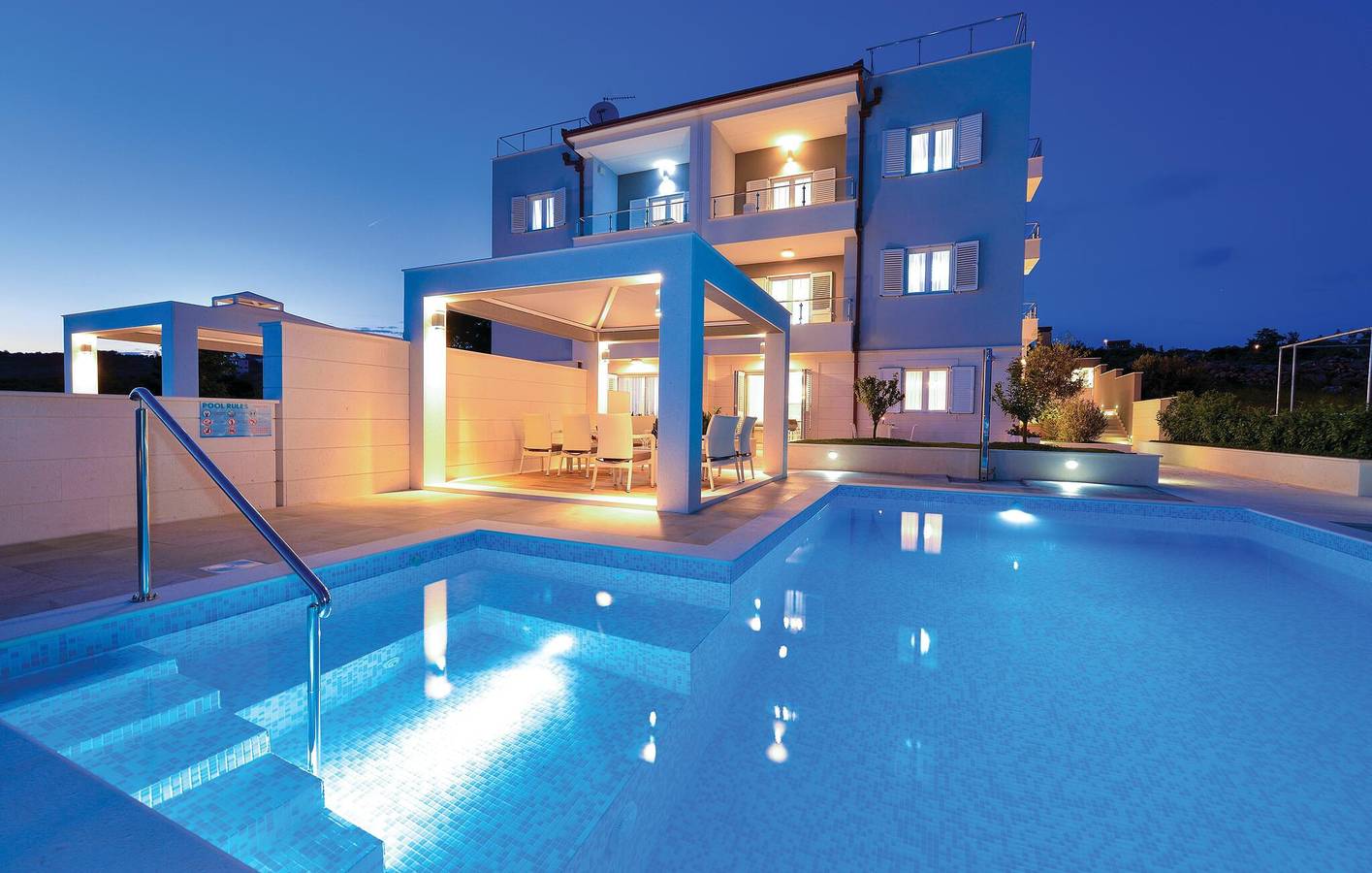 Ganze Ferienwohnung, Charmante Unterkunft, 1,5 km vom Strand entfernt: Gemütliche 62 m² große Ferienwohnung mit Pool und WLAN in Rogoznica, Šibenik-Knin