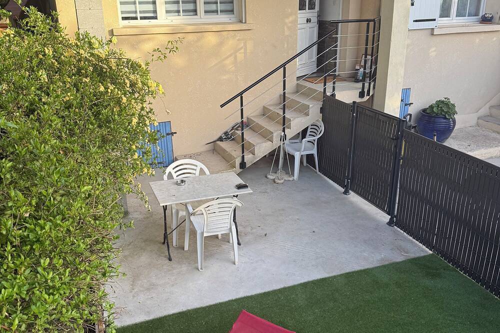 Appartement entier, T2 cosy avec jardin privatif à 5 min de Cassis, des Calanques et des plages in Carnoux-en-Provence, Côte méditerranéenne (France)