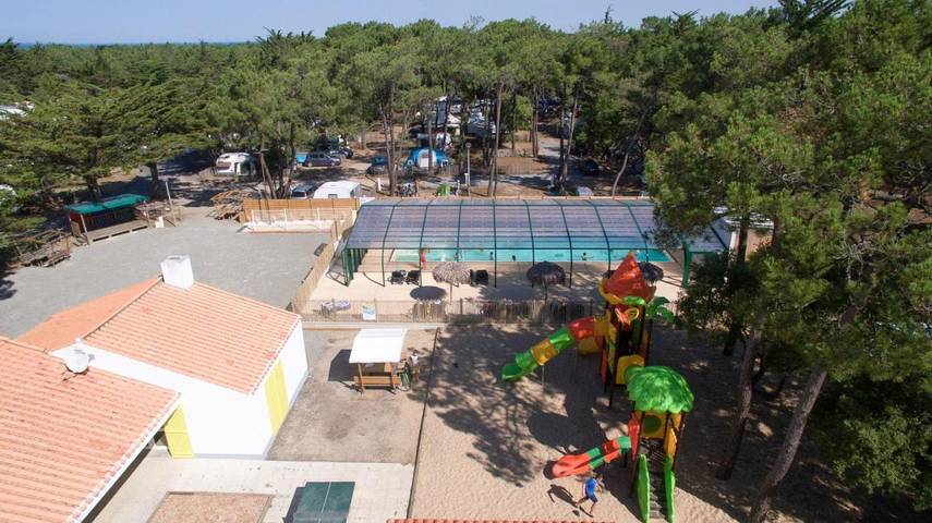 Camping pour 5 personnes, avec Terrasse et Piscine