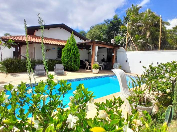 Pousadas para 4 pessoas, com piscina e jardim em Vinhedo