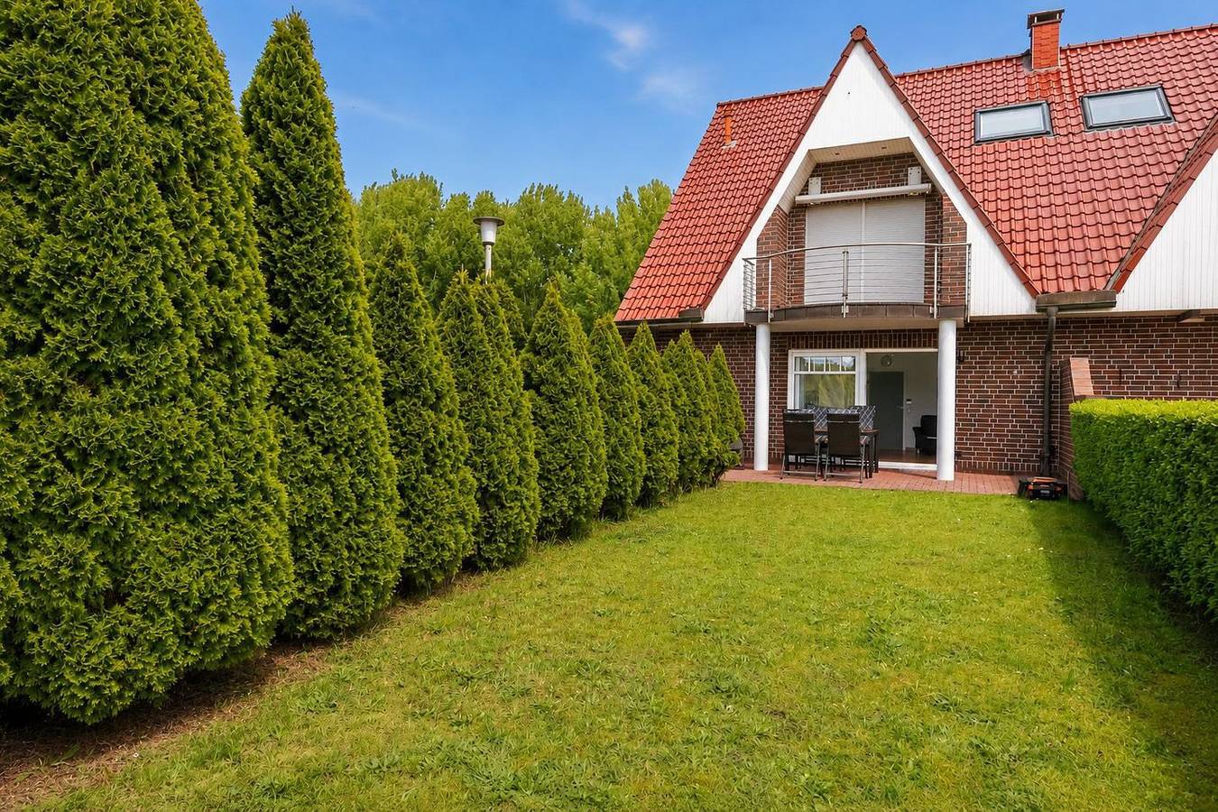 Ganze Wohnung, Südoase - Moderne Ferienwohnung mit Terrasse & Garten in ruhiger Lage in Borkum