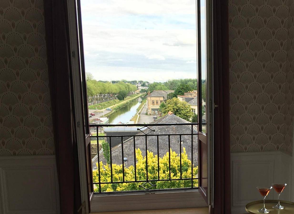 Appartement entier, La Promenade - Appartement de charme avec vue sur le canal et ses écluses - Centre historique in Redon, Région de Redon