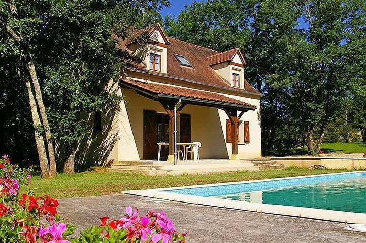 Ferienhaus für 6 Personen, mit Terrasse und Garten sowie Pool