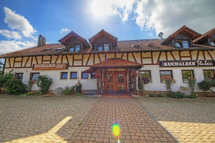 Hotel, mit Garten