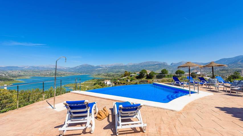 Casa de vacaciones para 6 personas, con Balcón/Terraza y Piscina en Viñuela