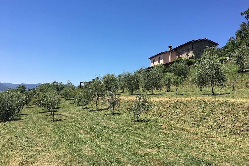 Luxuriöse private Villa mit 15mx6m Pool. Private Einstellung mit Panoramablick in Bagnone, Nationalpark Toskanisch-Emilianischer Apennin