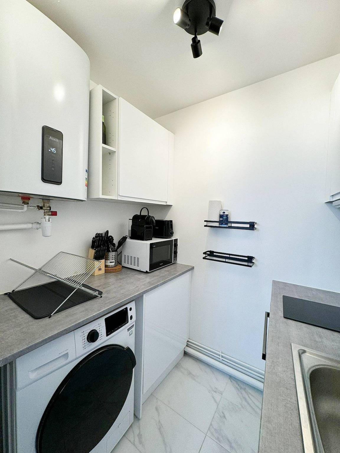 Apartamento entero, Acogedor apartamento con sala de estar Puteaux, la Défense in Puteaux, Altos del Sena