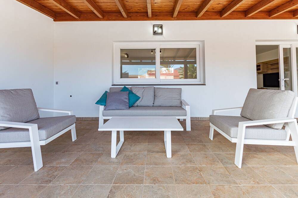 Villa Erbania (Villaverde) in Villaverde, La Oliva