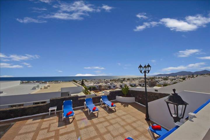 Villa pour 7 personnes, avec piscine et jardin ainsi que balcon et vue sur l’océan à Puerto del Carmen - 2