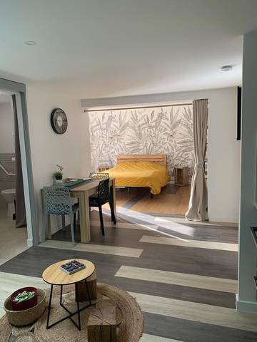 Gîte pour 4 personnes, avec jardin à Avoine