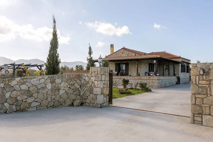 Gîte pour 6 personnes, avec terrasse et jardin