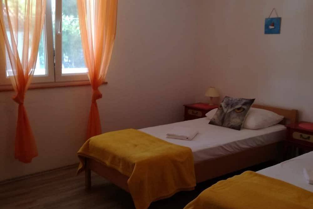 Ganze Wohnung, 3-Zimmer-Ferienwohnung am Strand Maslinica, Solta in Maslinica, Solta
