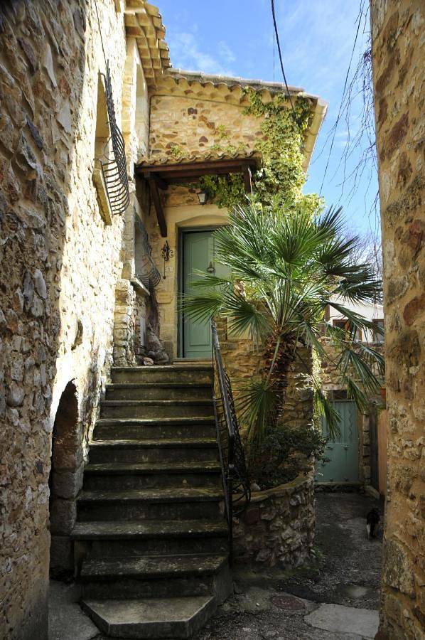 Location de vacances pour 6 personnes, avec terrasse à La Capelle-et-Masmolène - 2