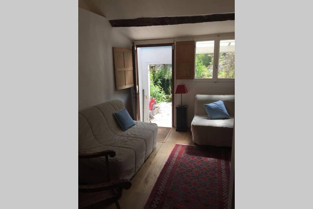 One-Bedroom House in Flavigny-sur-Ozerain, Région de Montbard