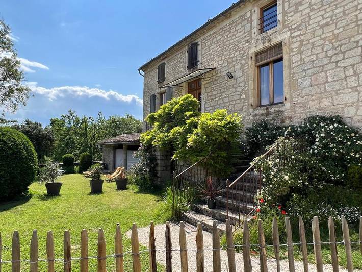 Location de vacances pour 6 personnes, avec jacuzzi ainsi que jardin et piscine, adapté aux familles à Lalbenque - 2