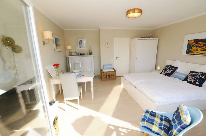 Ganze Wohnung, Helles App. für 2 Pers. - Balkon, Stellplatz, Wlan. Haustiere erlaubt. in Nordfriesische Inseln (Schleswig-Holstein) (Schleswig-Holstein), Wenningstedt