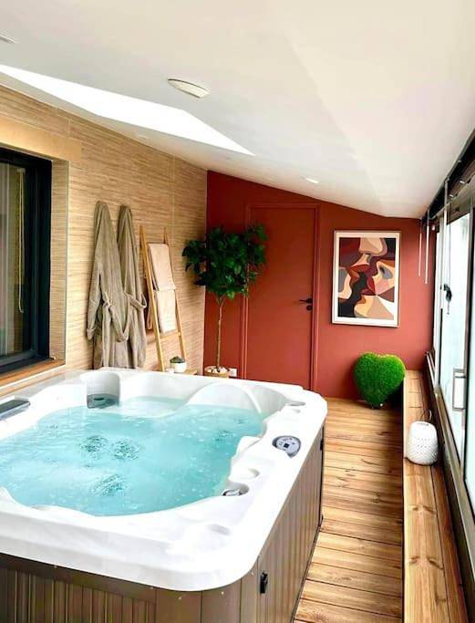 Maison de vacances pour 4 personnes, avec terrasse ainsi que jardin et jacuzzi