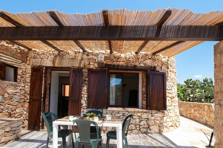 Trullo für 4 Personen, mit Balkon/Terrasse und Ausblick sowie Terrasse in Süditalien