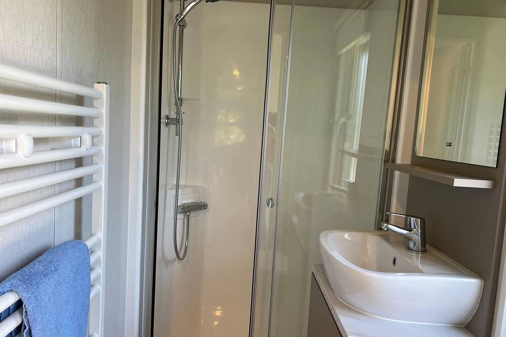 Chalet met frisse uitstraling nabij het strand in Goedereede, Goeree-Overflakkee