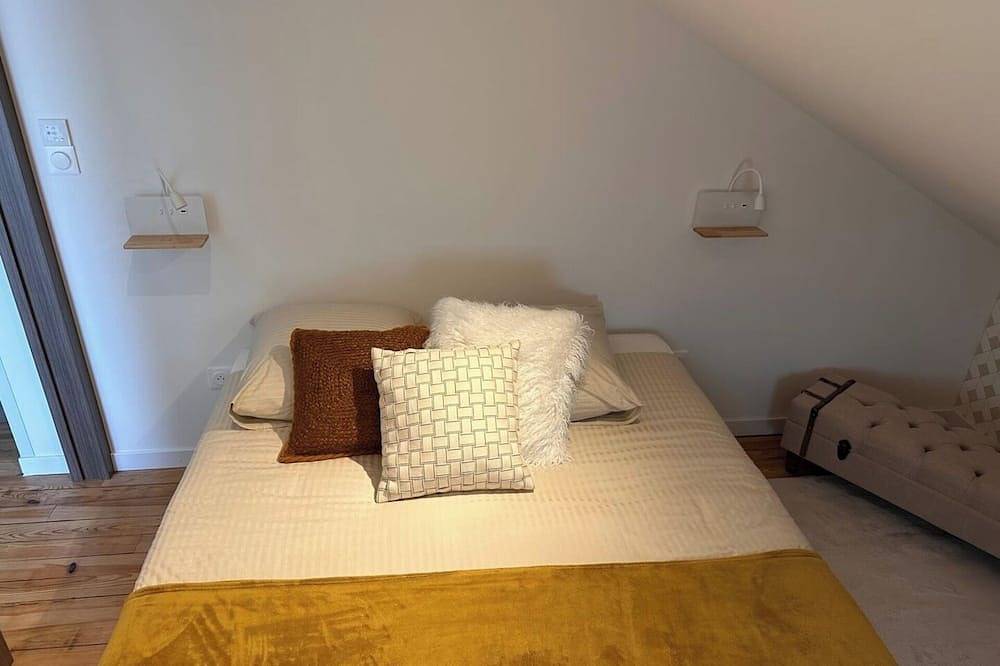 Ganze Wohnung, Le rocher des Costes in Le Puy-en-Velay, Haute-Loire