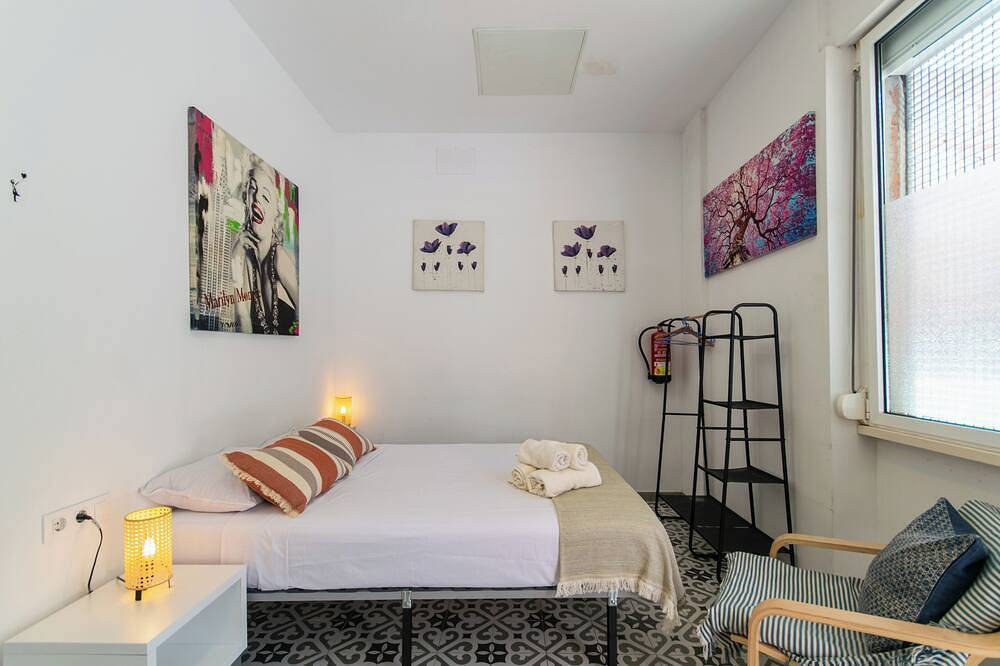Appartement entier, Fully equipped studio, 15 minutes from downtown Bcn, 8 min. walk from the beach in Sant Adrià de Besòs, Barcelonès