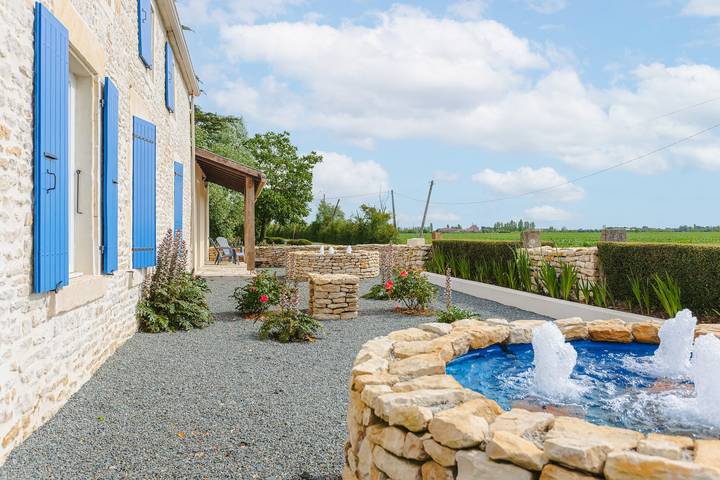 Holiday Home 'Gîte Koala' with Private Pool, Wi-Fi & Air Conditioning in Marans, La Rochelle region