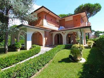 Ferienhaus für 9 Personen, mit Garten und Terrasse in Forte dei Marmi