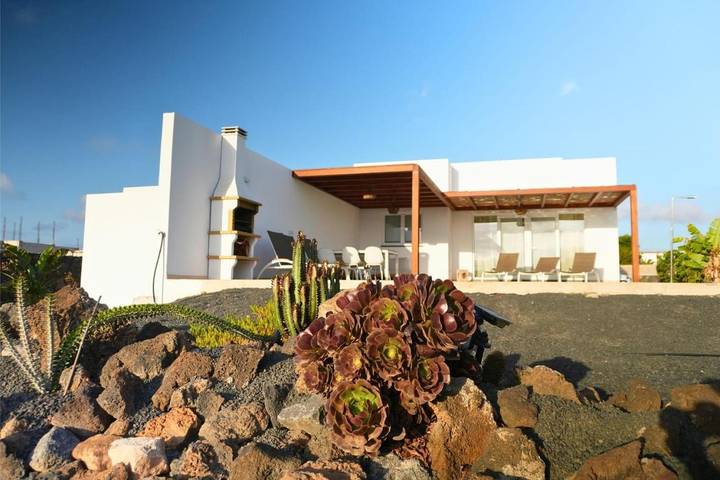 Villa für 6 Personen, mit Pool und Ausblick sowie Garten in Lajares