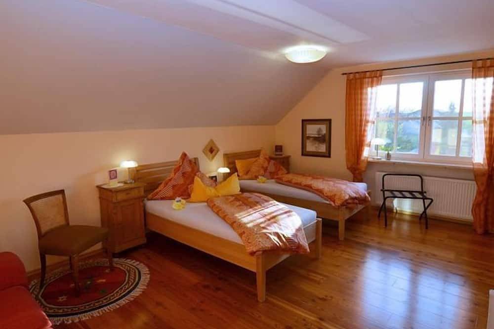 Ganze Wohnung, 115qm große Ferienwohnung mit Balkon und großzügigem Gästegarten in Friesenhausen, Aidhausen